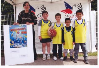 Lécole de basket de la Stella a participé à la fête du basket-3